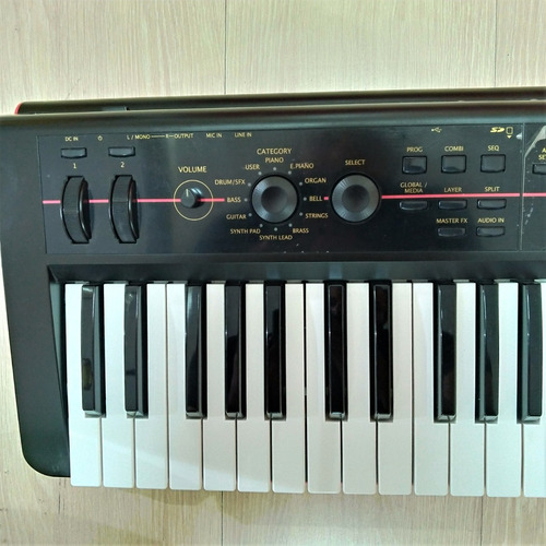 Teclado Korg Kross 61 Sintetizador Workstation Usado