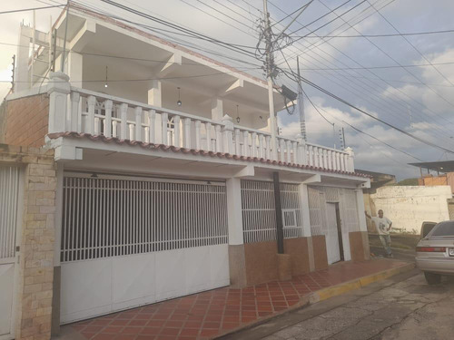 Se Vende Hermosa Casa Ubicada En El Sector Jose Felix Rivas, 007jsc