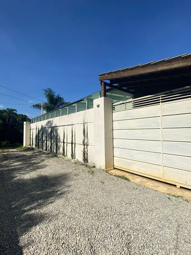Chácara Em Ibiúna Terreno 876m E Lago - Casa + Edícula