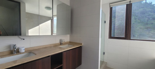 Casa En Arriendo De 5 Dorm. El Arrayan