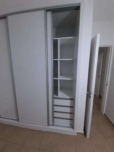 Casa En Venta - 2 Dormitorios 1 Baño - Cochera - 99mts2 - Adrogué