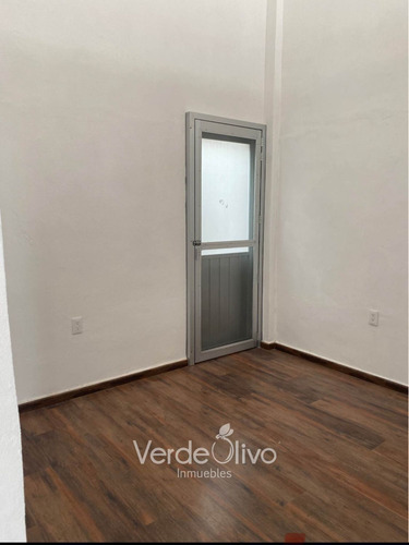 Local En Venta Con Doble Altura En Juriquilla, Ideal Para Inversión
