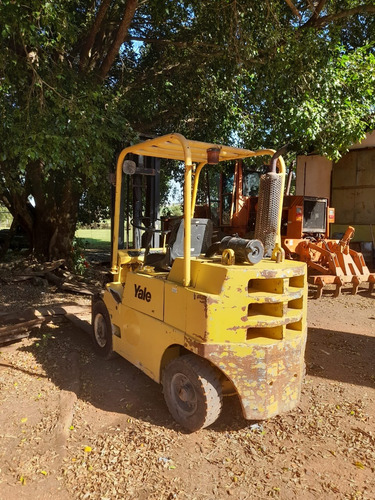 Empilhadeira Yale 2,5t * Diesel * Câmbio Manual