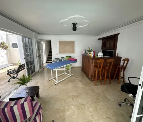Imponente Casa Revestida En Marmol En El Ingenio