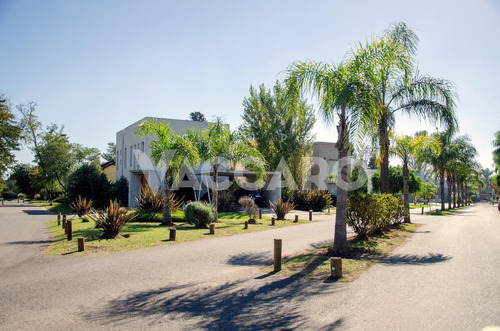 Imagen 19 de 30 de Casa En Venta En Barrio Cerrado Moreno