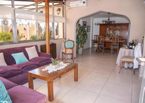 Imagen 3 de 23 de Departamento En 2 Plantas - 4 Ambientes - Impecable - Castel