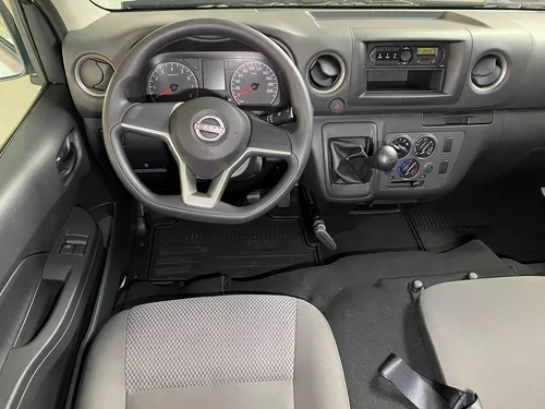 Nissan Urvan 2.5 Panel Amplia Aa Mt