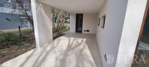 Venta Casa 4 Ambientes Con Piscina En Miralagos - La Plata