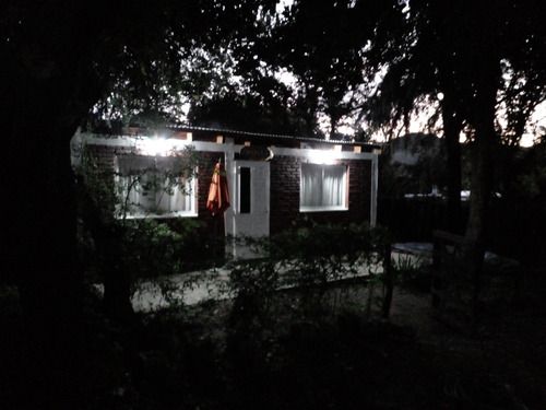 Complejo De Dos Casas Más Un Local Comercial En Pleno Centro