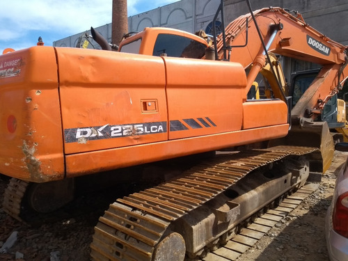 Escavadeira Doosan Dx225lca 2010 21,5t. 14700 Hs Repasse
