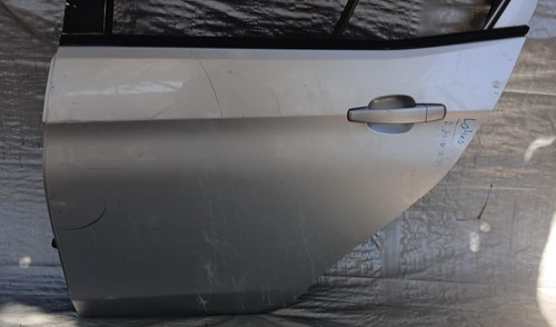 Puerta Trasera Izquierda Chevrolet Aveo 2018-2023 Trasera Izquierda Gris (Usado)