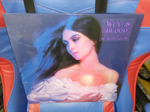 Weyes Blood - And In The Darkness Hearts Aglow - Vinilo