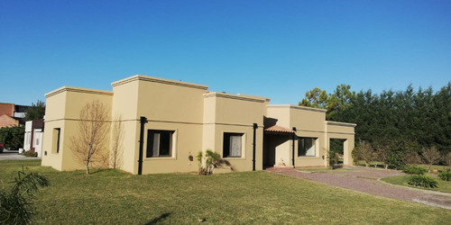 Imagen 7 de 30 de Hermosa Casa En Venta 4 Amb. Barrio Cerrado Canning