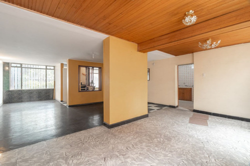 Casa En Arriendo/venta En Bogotá La Esmeralda. Cod 13906