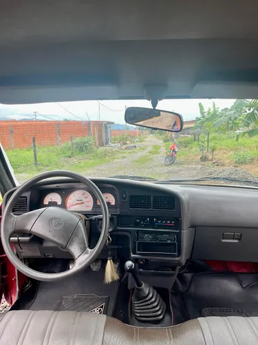 Toyota Hilux 2.4l 117 hp 4x2