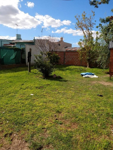 Imagen 5 de 19 de 7 Bis Entre 471 Y 472 - Lote Con Casa A Reciclar En Venta - Savoia, City Bell