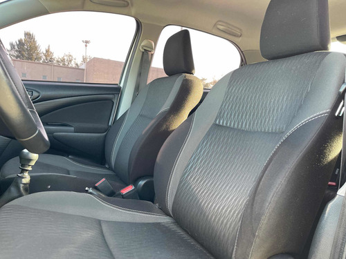 Imagen 13 de 15 de Toyota Etios 2017 1.5 Xls