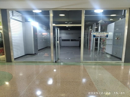 Alquiler De Un Local En Av. Bolívar, C.c. Galería Plaza, Centro De Maracay