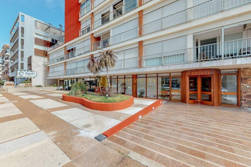 Apartamento En Peninsula, Cerca Del Puerto De 2 Dor, 1 Baños.- Ref: 1856
