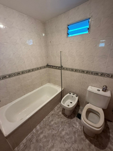 En Alquiler Duplex 2 Amb Tipo Casa En Mb Ubic. Y Estado En Lanus (459)