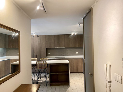 Primer Piso, Balcón Con Altura De Segundo Piso