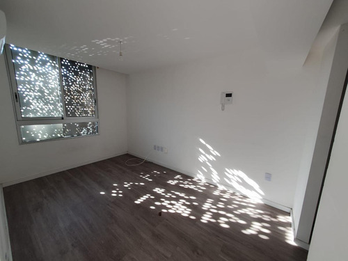 Imagen 11 de 16 de Km 0 Austral | 801 Apartamento 1 Dormitorio En Venta En Centro (montevideo) | Piso Alto Con Box | Gran Terraza Y Parrillero
