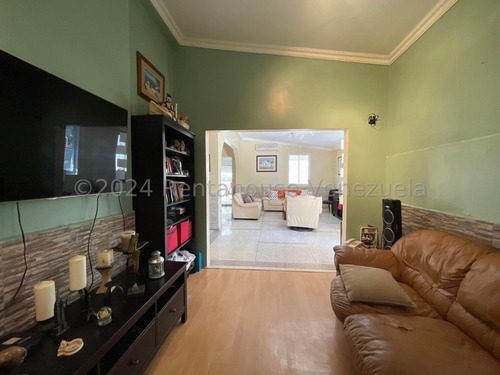 Hermosa Casa Quinta En Venta En El Piñal El Limon Conjunto Cerrado Con Piscina Area Parrilla Clima De Montaña Amplios Espacios Dos Cocinas Modernas Estef 24-14961