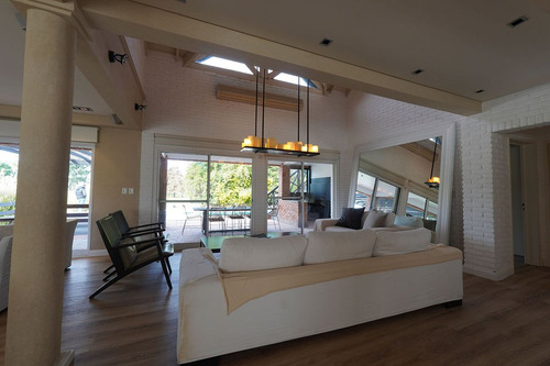 Casa En Venta 7 Dormitorios En Los Cardales C.c.