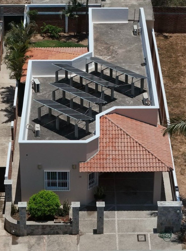 Residencial Los Mangos, Casa Renata.