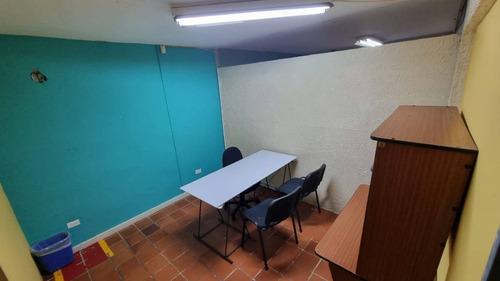 Imagen 5 de 11 de Se Vende Amplio Local Av Andres Eloy Blanco Fatima Pestana 0424-1621777 Cod 138227
