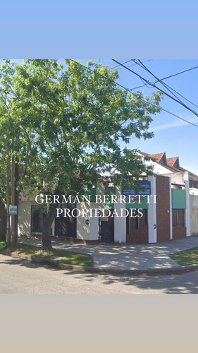 Casa Chalet En Alquiler Ubicado En Lanús Este, Lanús