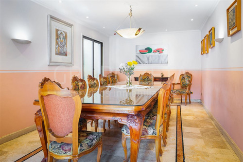 Casa En Arriendo De 7 Dorm. En Las Condes