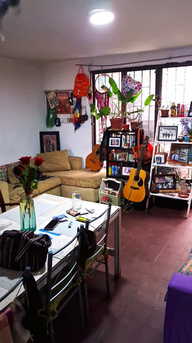 Cómoda Casa De 3d 1b Gran Patio Interior Cerrado Y Techado.
