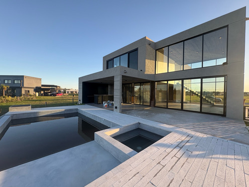 Casa En Alquiler Con Amarras - El Naudir