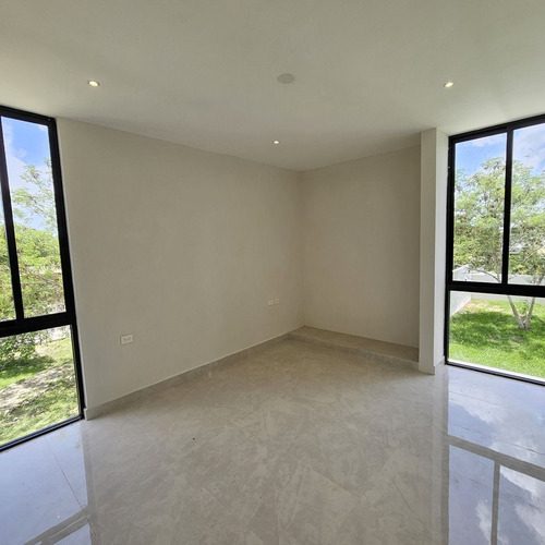 Casa En Venta En Privada Residencial Alura, Cholul.