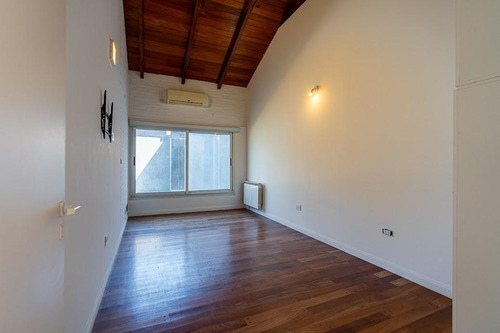 Casa En Venta 7 Ambientes 3 Dormitorios Con Jardín Quincho Parrillero Y Pileta 2 Cochera Fisherton