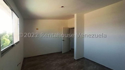 Imagen 4 de 14 de Rentahouse: Vende Townhouse Duplex En Puerta Maraven, Punto Fijo, Estado Falcon. #23-5774