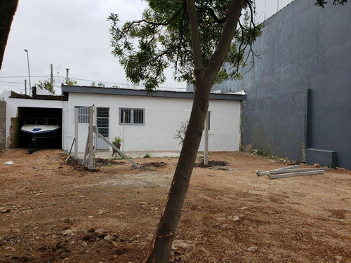 Casa En Venta - 2 Dormitorios 1 Baño - 420mts2 - Ensenada