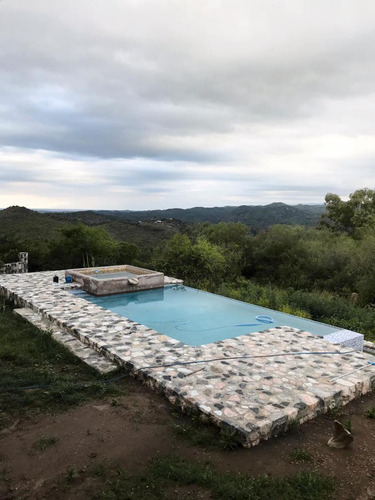 Casa Quinta En Venta - 3 Dormitorios 3 Baños - Córdoba