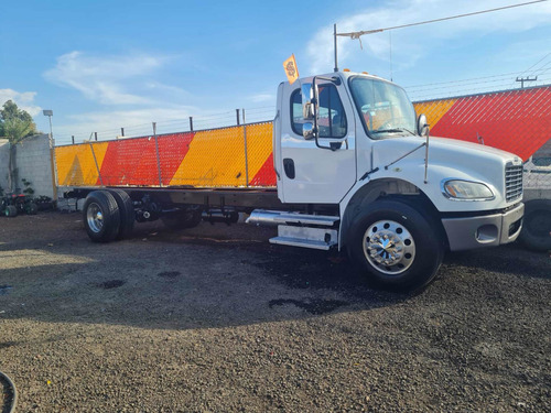 Imagen 4 de 7 de Freightliner M2