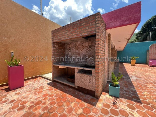 Casa De Campo En Venta En Sector Ojo De Agua El Castaño Remodelada Con Planta Electrica Piscina Y Sistema De Seguridad Kg:25-2941
