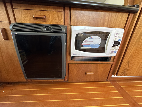 Custon 35 Volvo 220hp Gasolero Con Solo 200horas Nuevo!