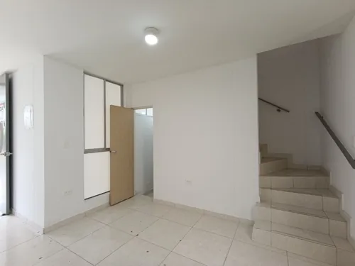 Casa En Arriendo En Prados Del Este. Cod A30500