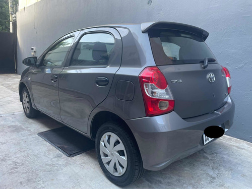 Imagen 4 de 12 de Toyota Etios 2018 1.5 X 6mt My19