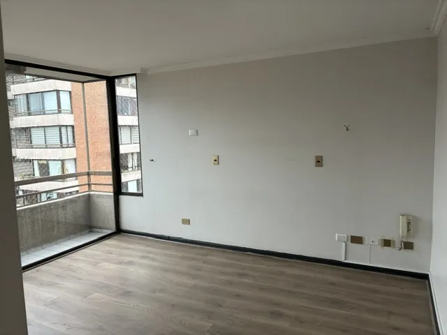 Imagen 3 de 11 de Amplio Depto: Suite, Tres Dormitorios + Servicios Completos