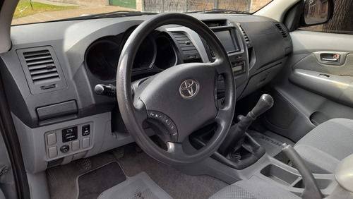 Imagen 12 de 16 de Toyota Hilux 2010 3.0 I Srv Cab Doble 4x4 (2009)