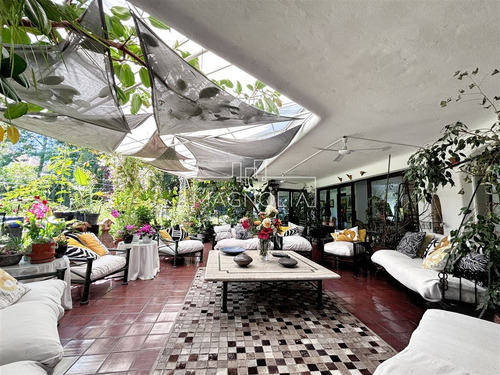 Casa En Arriendo De 6d/4b En Las Condes