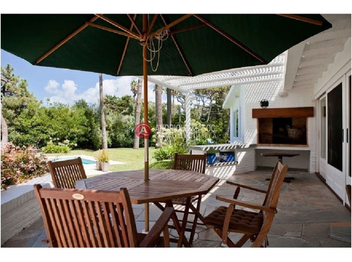 Excelente Propiedad A 100 Metros Del Mar - Ref: 5694