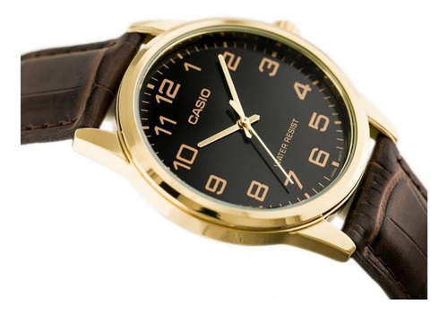 Imagen 2 de 5 de Reloj de pulsera Casio Enticer MTP-V001 de cuerpo color dorado, analógico, para hombre, fondo negro, con correa de cuero color marrón, agujas color dorado, dial dorado, minutero/segundero dorado, bisel color dorado y hebilla simple