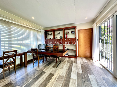 Casa Estilo Colonial Inglés, Borde De Cancha